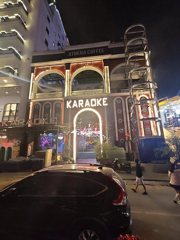 Nhà mặt phố Huỳnh Thúc Kháng 60m² - Mặt tiền đẹp, dễ kinh doanh!