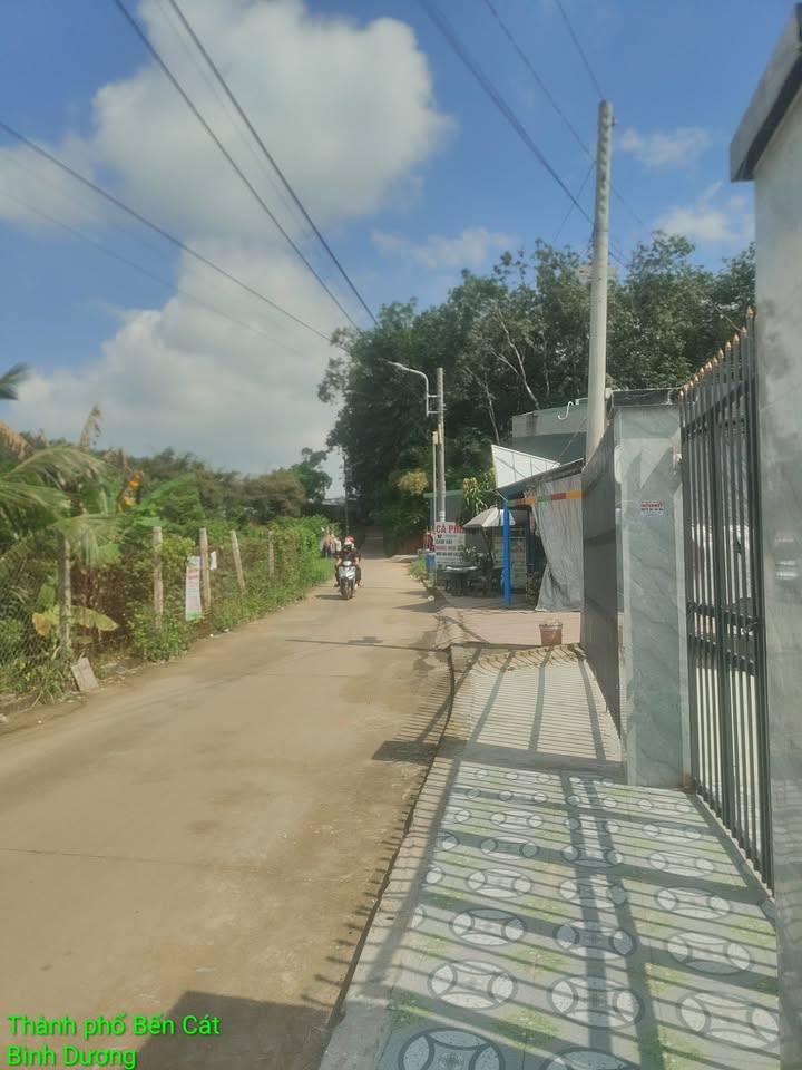 Nhà mới xây tại An Tây, Bến Cát 105m² giá 2.2 tỷ - Full nội thất sang trọng!