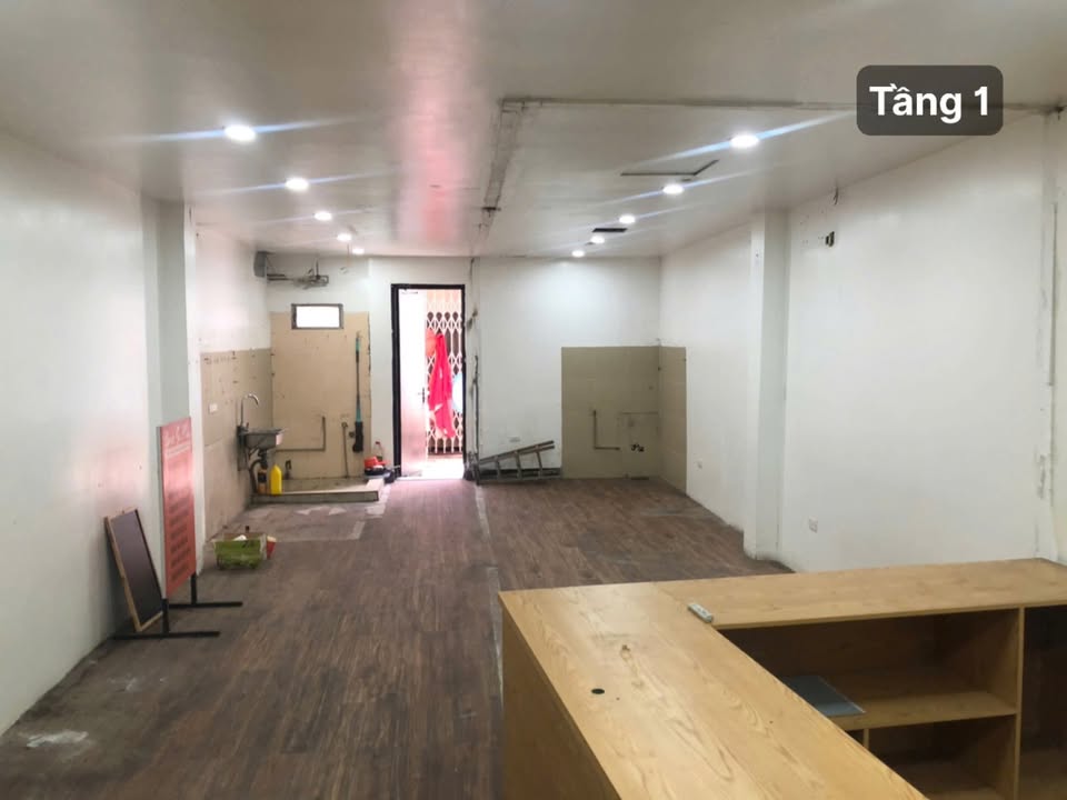 Mặt bằng kinh doanh cho thuê đường Tây Sơn, Đống Đa 120m² - Vỉa hè rộng, thiết kế hiện đại!