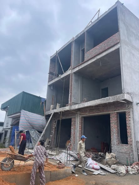 Nhà 3 tầng Cao Xanh Hạ Long 50m² giá 2.7 tỷ - Ô tô tận cửa, full nội thất!