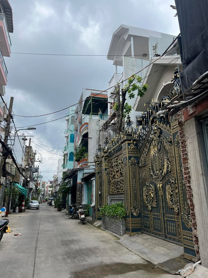 Nhà riêng Tống Văn Trân, Tân Phú 65m² chỉ 6 tỷ - Vị trí thông thương thuận lợi!