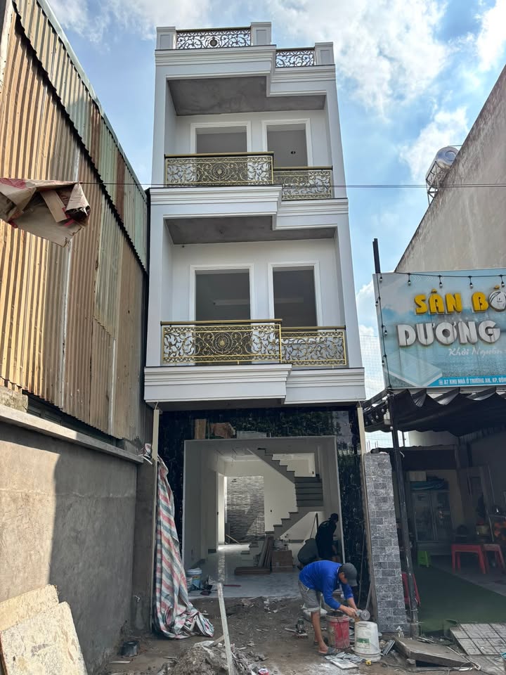 Nhà bán Dĩ An 64m² giá 5.8 tỷ - Thiết kế hiện đại, hoàn thiện đẹp!