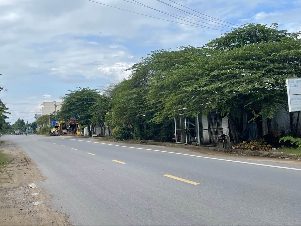 Bán đất + Nhà cấp 4 mặt tiền đường Bùi Hữu Nghĩa - Diện tích 350m² chỉ 2 tỷ!