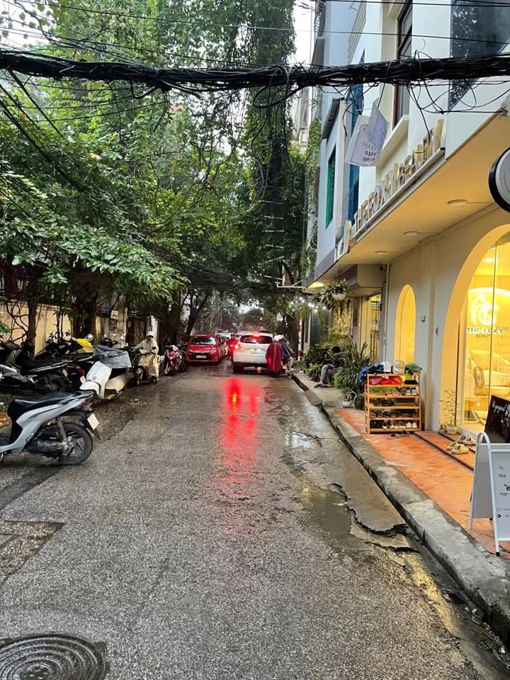 Căn hộ Tập Thể Huỳnh Thúc Kháng, Đống Đa 100m² giá 4x tỷ - Vị trí đắc địa, ô tô đỗ cửa!