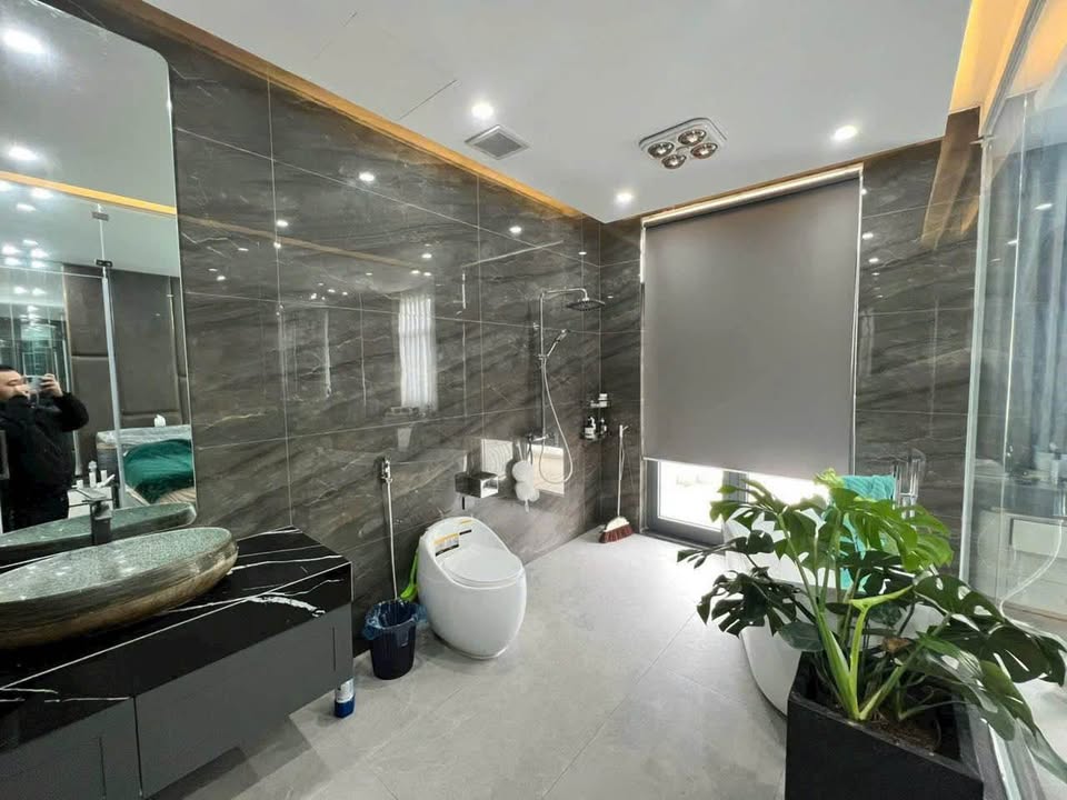 Bán căn liền kề Vinhomes Marina 98m² giá 16.5 tỷ - Nhà đẹp, nội thất cao cấp!