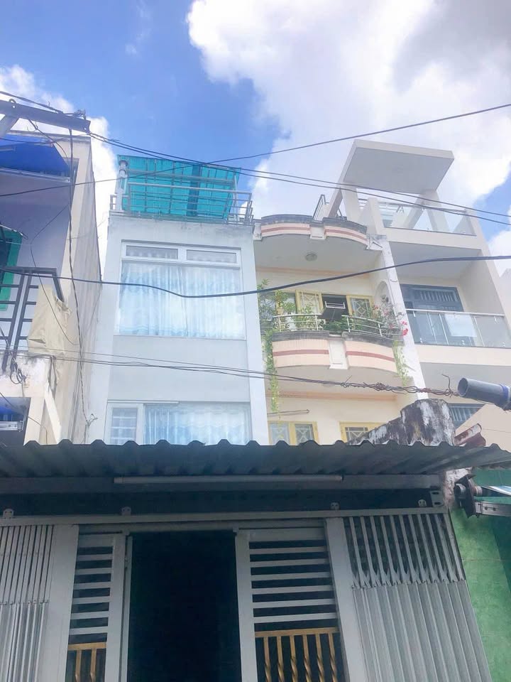 Nhà quận 4, hẻm Đoàn Văn Bơ 45m² giá 4.799 tỷ - Đầu tư tiềm năng, sạch sẽ ở ngay!