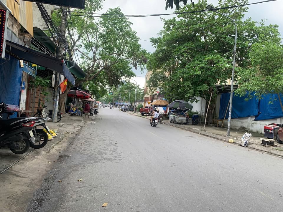 Nhà 3 tầng mặt đường Ngô Đức Kế 131m² giá 7.866 tỷ - Vị trí kinh doanh đắc địa!