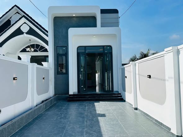 Nhà cấp 4 sân vườn Hưng Long, Bình Chánh 148m² giá 1.9 tỷ - Không thể bỏ lỡ!