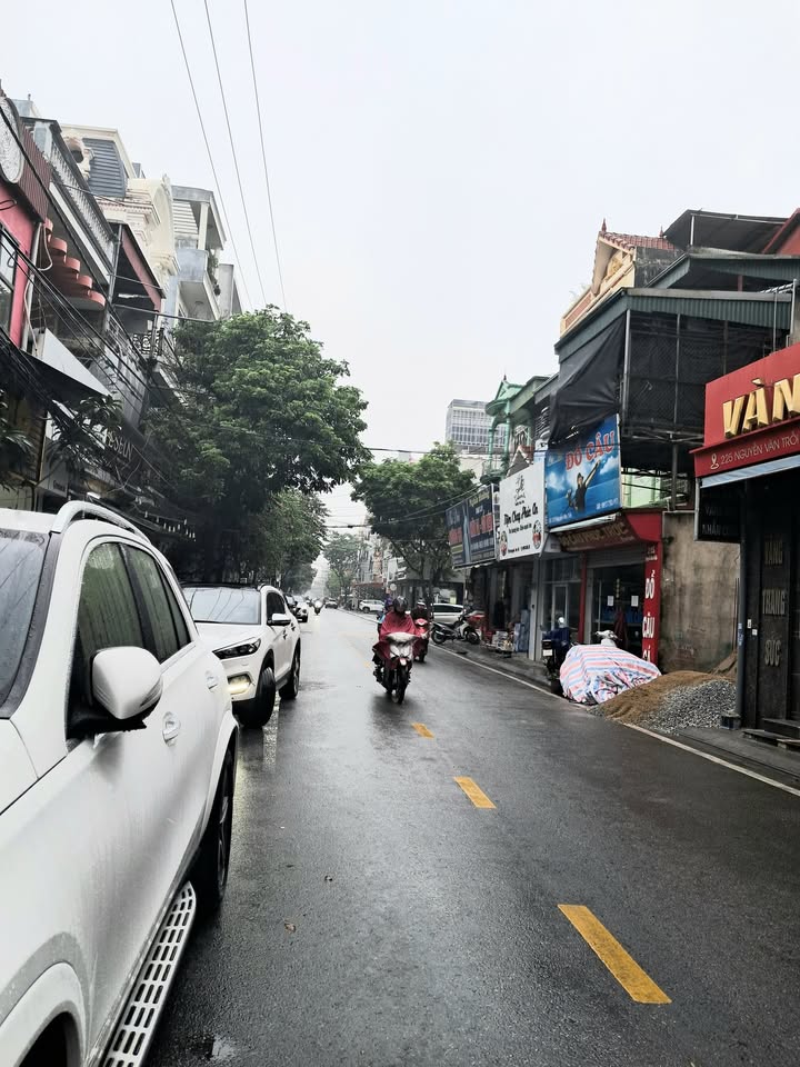 Bán gấp FrontHouse 2 tầng mặt đường Nguyễn Văn Trỗi, Phủ Lý 84m² giá 12.63 tỷ - Kinh doanh sầm uất!