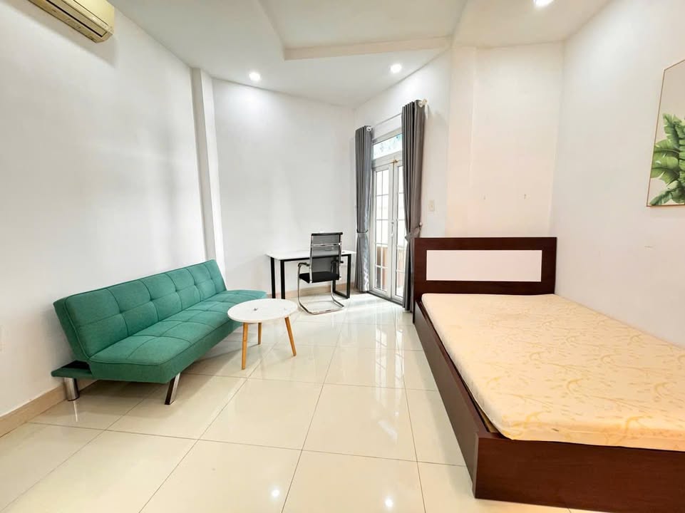 Căn hộ cho thuê Hòa Hảo Quận 10 - Ban công sân vườn, đầy đủ nội thất!