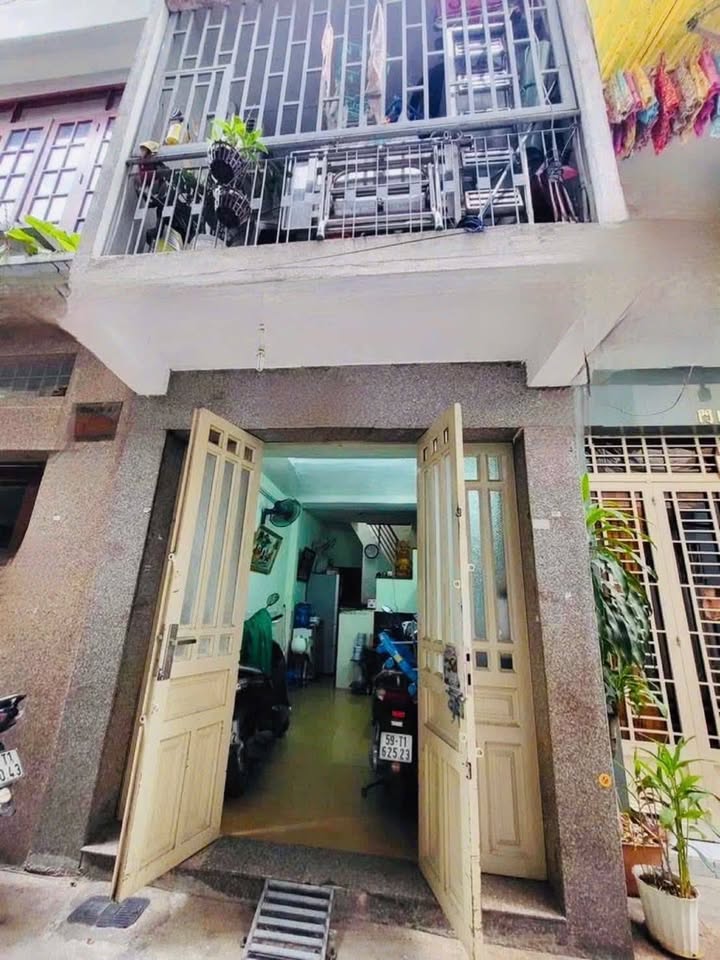 Nhà nguyên căn cho thuê Trần Hưng Đạo Q.1 - 33m² giá chỉ 13.5 triệu