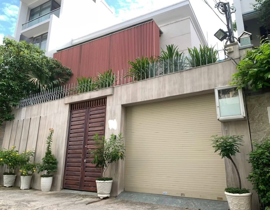 Nhà nguyên căn Bành Văn Trân, Q. Tân Bình 200m² giá 45 triệu - Địa điểm lý tưởng cho kinh doanh và sinh sống!