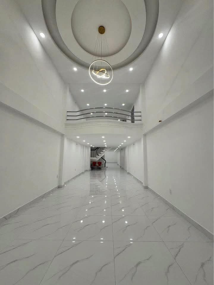 Nhà mặt tiền đường Thành Thái, quận 10, 80m² giá 65 triệu - Phù hợp showroom và văn phòng