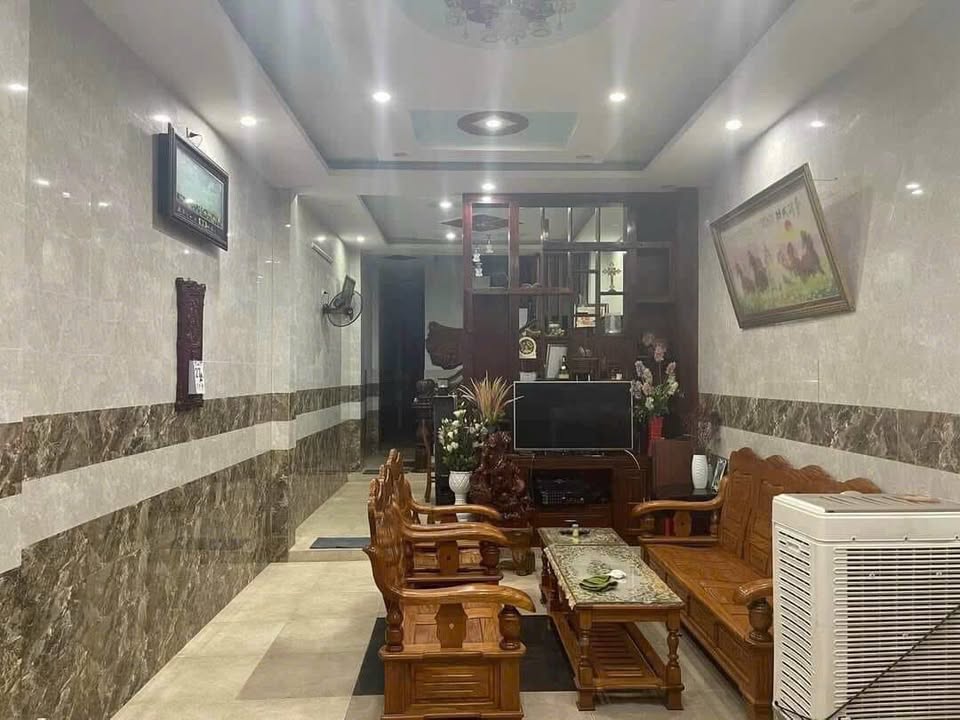 Nhà cho thuê 2 tầng đường Trần Cao Vân, Tam Kỳ - Nội thất đầy đủ chỉ 6 triệu!