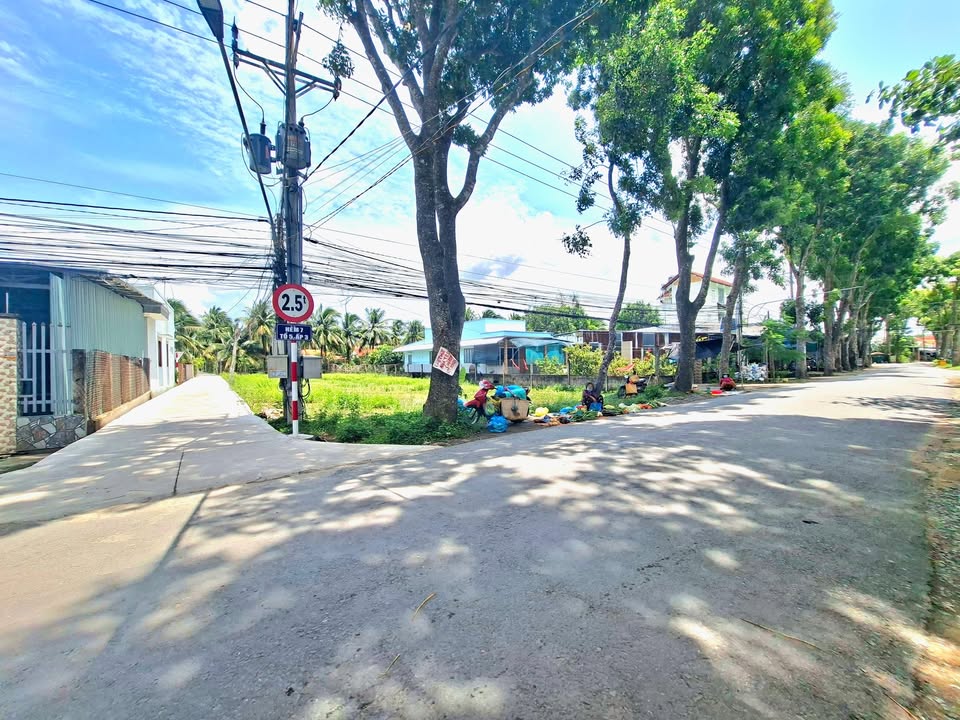 Đất nền góc 2 mặt tiền đường Trần Văn Hiển, TP Mỹ Tho 99m² giá 2 tỷ - Cơ hội đầu tư tuyệt vời!