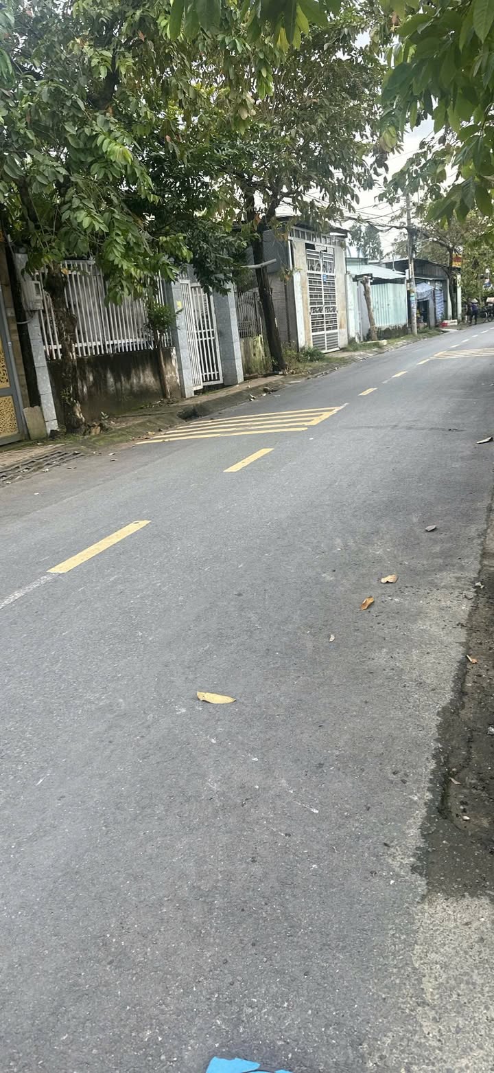 Bán nhà mặt tiền đường Tân Xuân 5, Hóc Môn, 100m² giá 3.35 tỷ - Kinh doanh thuận lợi!