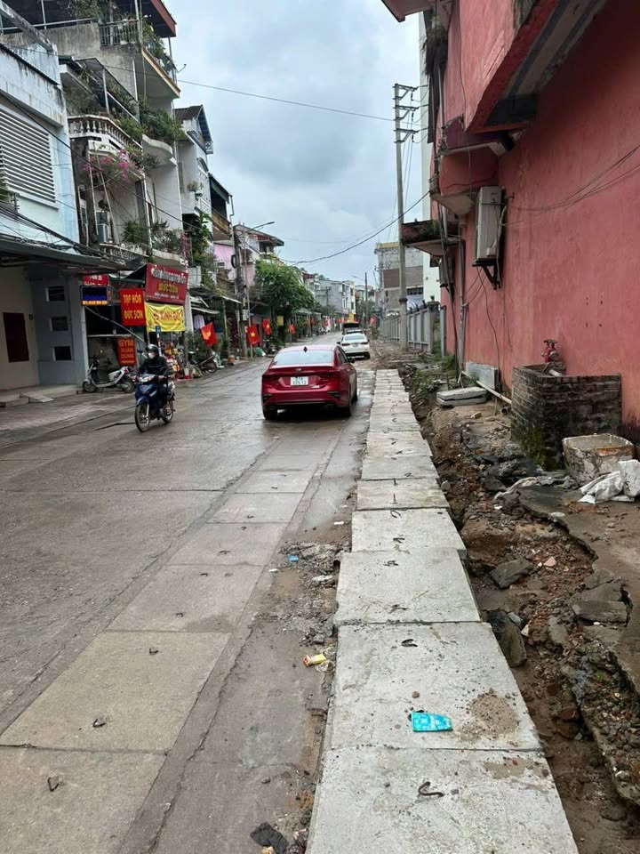 Bán đất mặt phố Trần Quốc Toản Yên Bái 100m² giá 3.03 tỷ - Vị trí đắc địa, tiềm năng cao!