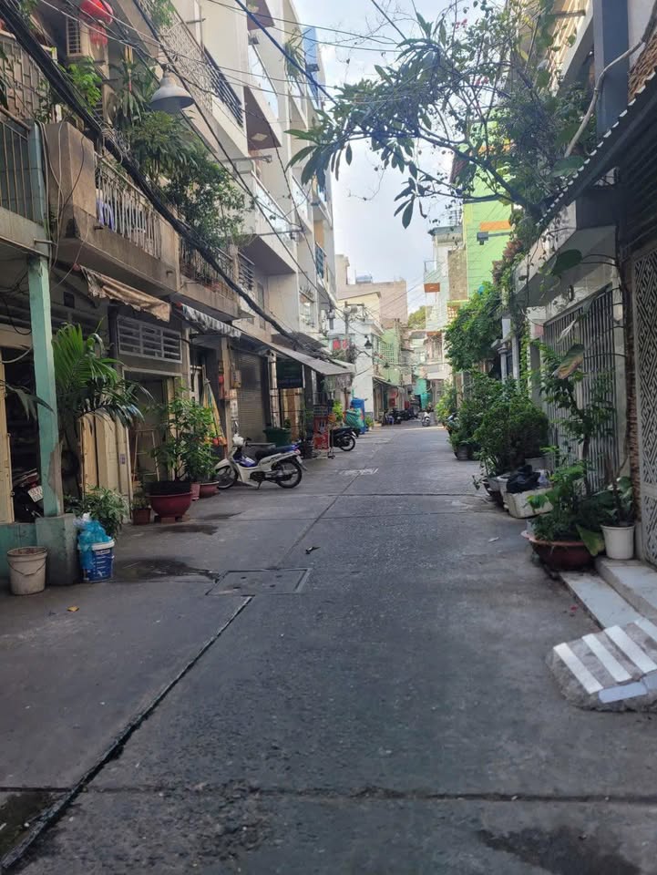 Nhà HXH 6m An Dương Vương P4 Q5 37m² giá 9.5 tỷ - Khu vực đông dân cư, tiện ích đầy đủ!