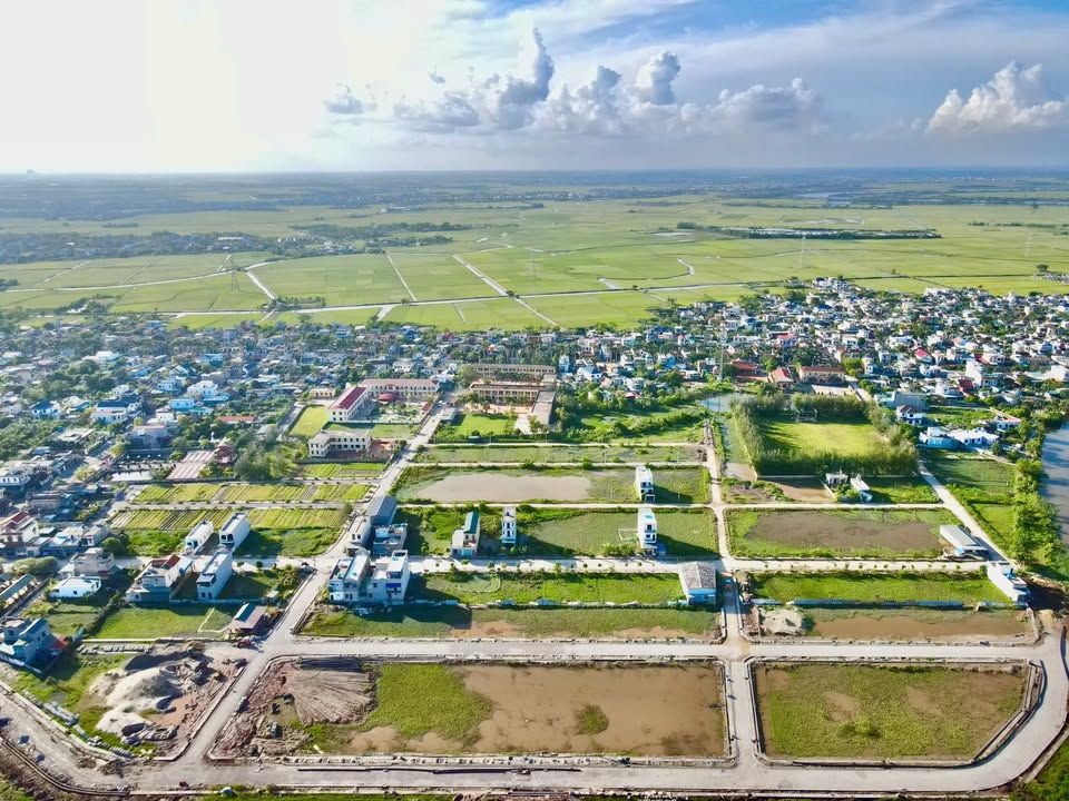 Đất nền Vũ Lăng Tiền Hải 100m² giá 900 triệu - Gần chợ và trường học!