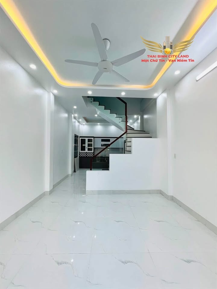 Nhà 3 tầng phường Trần Hưng Đạo, Thái Bình 40m² giá 2 tỷ - Ô tô tránh nhau, vị trí đắc địa!