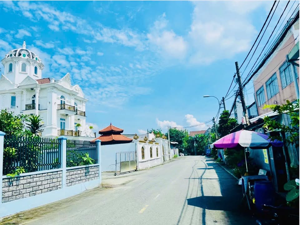 Nhà xưởng mặt tiền 304m² xã Xuân Thới Thượng giá chỉ 11.5 tỷ - Đầu tư sinh lời ngay!