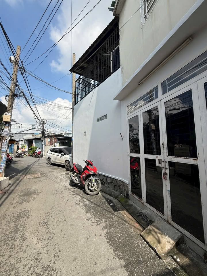 Nhà cho thuê Hiệp Thành 12 30m² giá 3.5 triệu - Ban công thoáng mát!