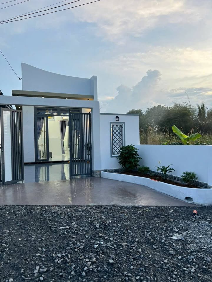 Nhà đẹp Phường Long Hoa, Hòa Thành, Tây Ninh 125m² giá 990 triệu - Cơ hội sở hữu nhà chính chủ!
