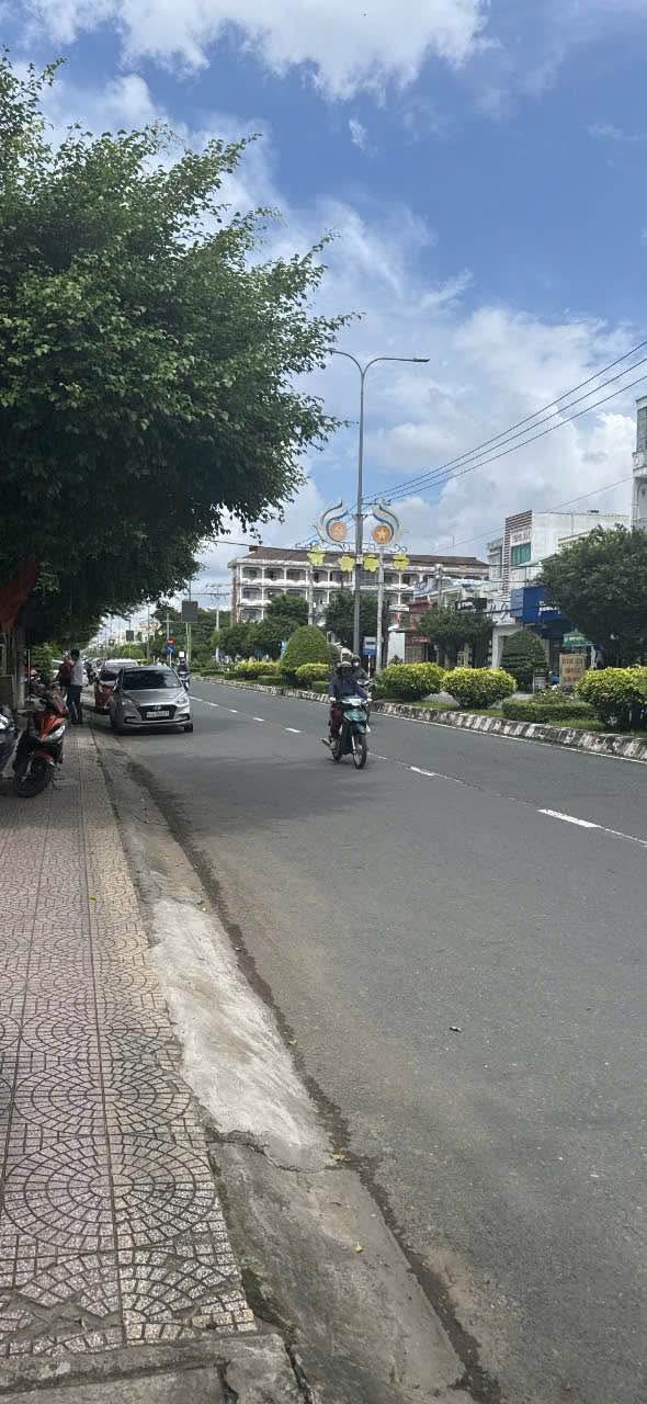 Bán nhà mặt tiền đường Phạm Thái Bường, Vĩnh Long 193m² - Vị trí kinh doanh đắc địa!