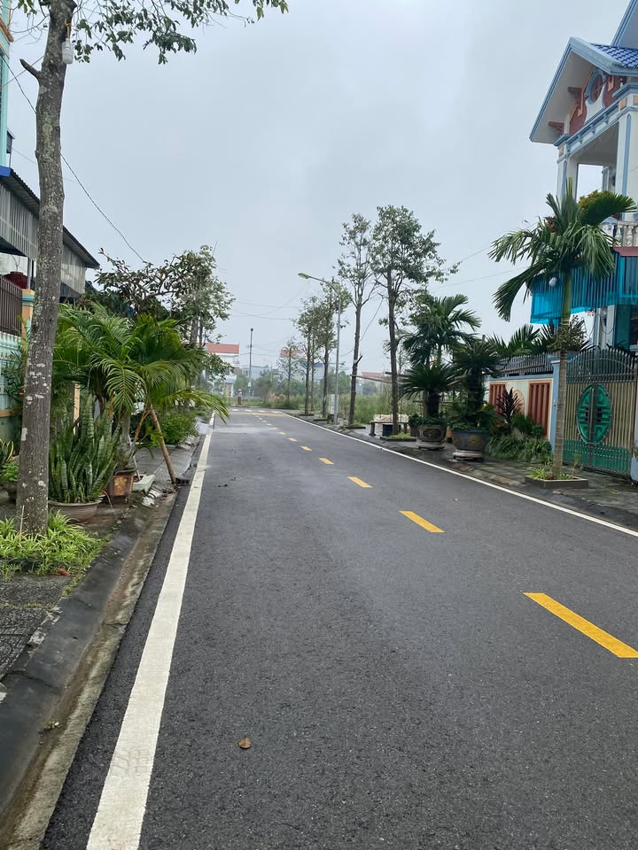 Đất nền Khu đô thị 379 Hưng Hà 275m² giá chỉ 4 tỷ - Cơ hội đầu tư tuyệt vời!