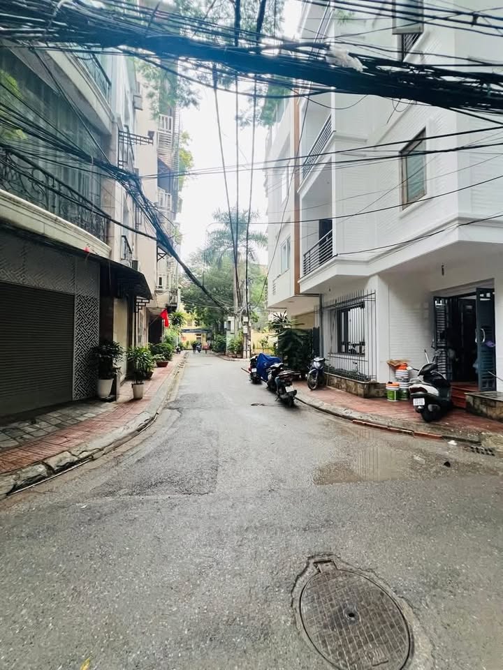 Nhà phố Hoàng Hoa Thám, Ba Đình 72m² giá 36 tỷ - Lô góc ô tô dừng đỗ thoải mái!