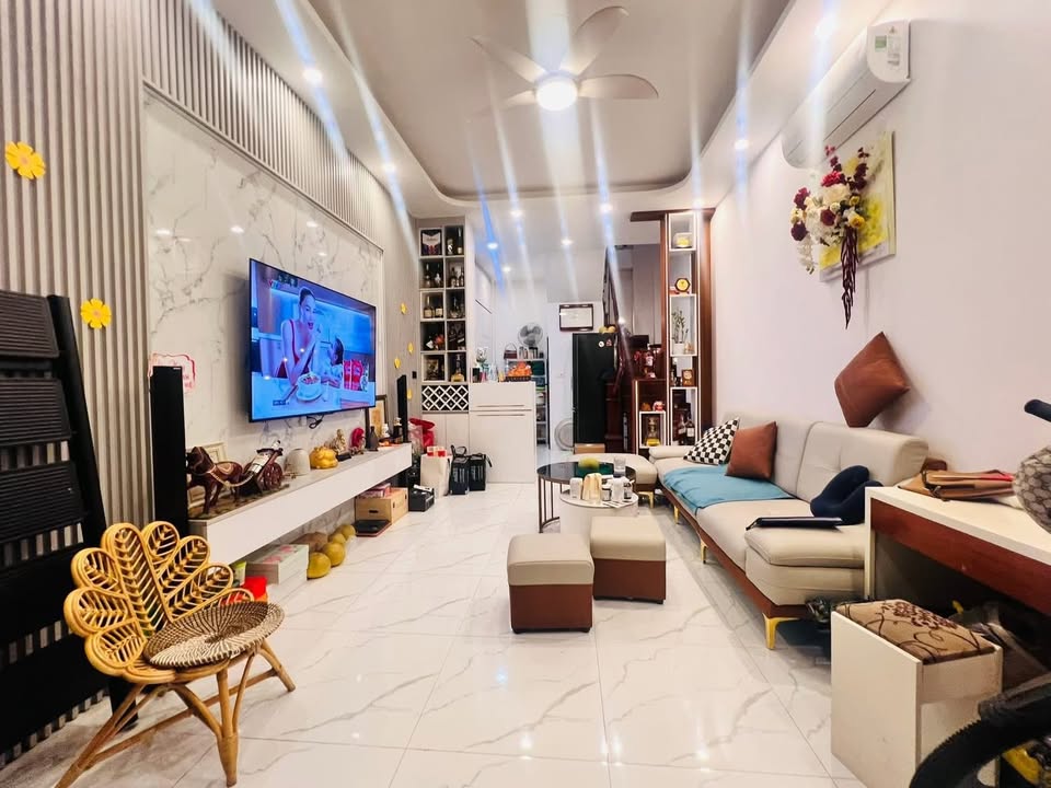 Nhà riêng Xuân Đỉnh 33m² giá 9.5 tỷ - Ô tô đỗ gần, sổ đỏ chính chủ!