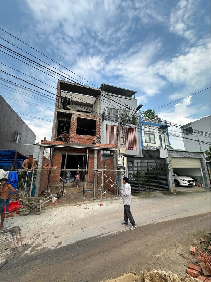 Nhà phố Thủ Dầu Một 500m² giá 4 tỷ - Thiết kế hiện đại, ô tô vào tận nhà!