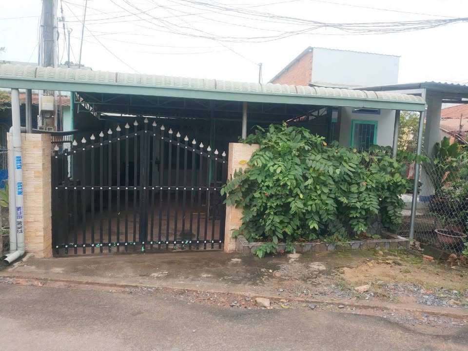 Nhà bán Tương Bình Hiệp, Thủ Dầu Một 124m² giá 2.35 tỷ - Sổ hồng chính chủ, vị trí đẹp!