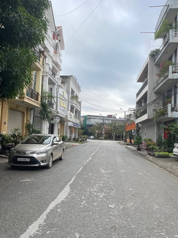 Nhà 4 Tầng Đường Bác Sơn, Hoàng Văn Thụ, 51m² - Vị trí đắc địa, giá tốt!