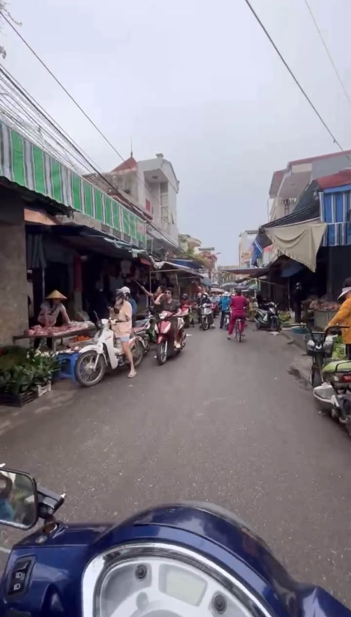 Bán đất mặt đường Phương Lưu, Vạn Mỹ 100m² - Kinh doanh sầm uất!