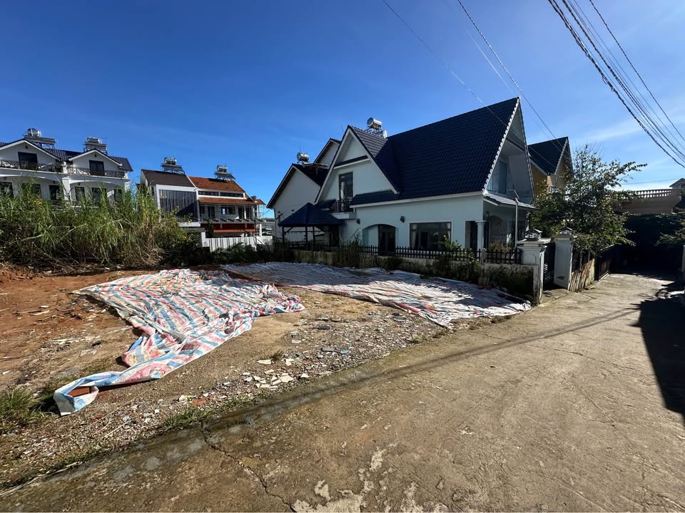 Đất nền Nam Hồ Đà Lạt 200m² giá 7.4 tỷ - Đầu tư tuyệt vời!