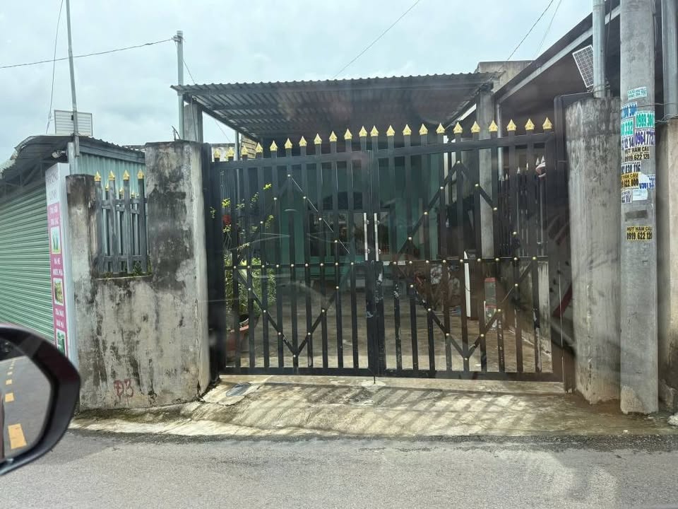 Nhà cấp 4 mặt tiền đường nhựa Uyên Hưng, Tân Uyên 185m² giá 2.3 tỷ - Đừng bỏ lỡ cơ hội này!