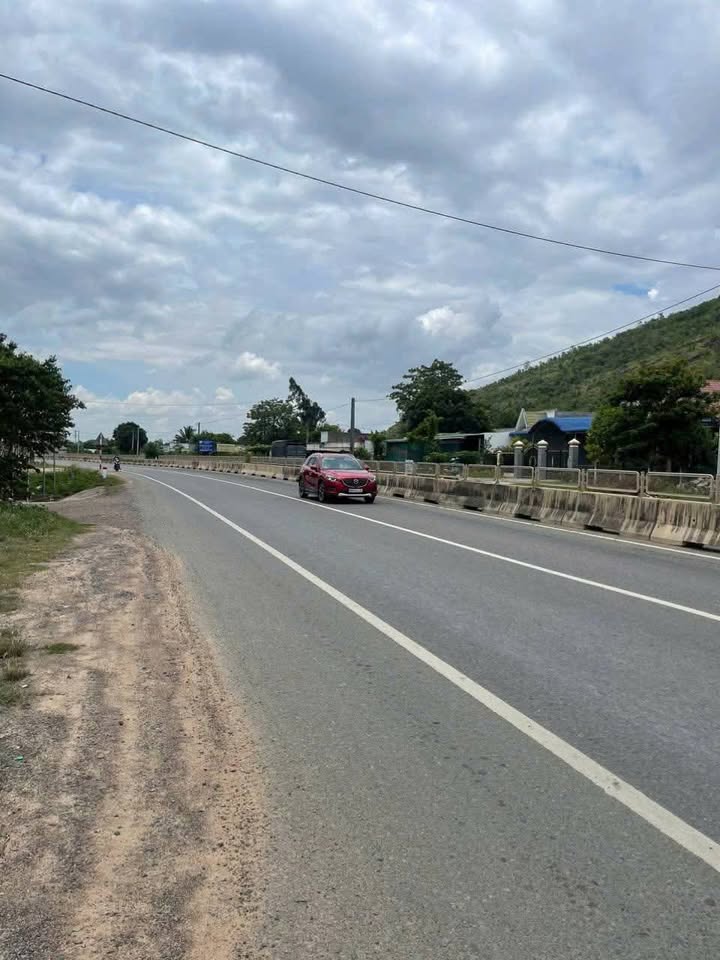 Lô đất 555m² tại Hàm Đức, Bình Thuận giá 1.1 tỷ - Mặt tiền Quốc lộ 1A