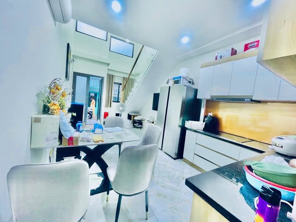Nhà đẹp Đoàn Văn Bơ Quận 4 47m² giá 5.5 tỷ - Chính chủ, sổ hồng riêng!