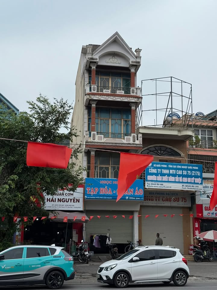 Nhà mặt đường Trần Phú, phường Cẩm Thạch, 70m² giá 5.5 tỷ - Kinh doanh siêu đẹp!