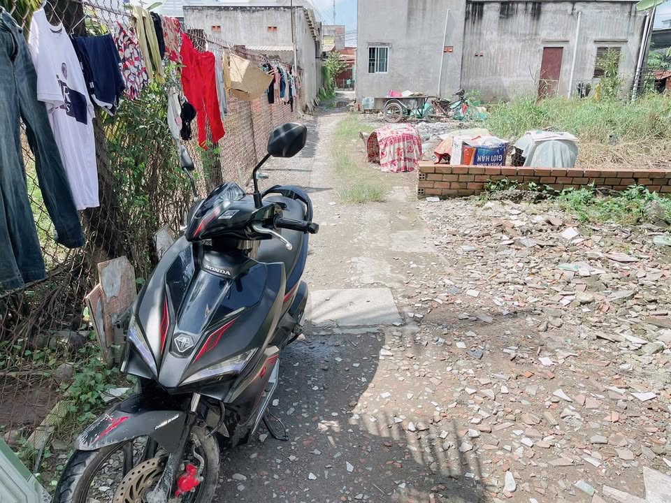 Nhà lầu 2 tầng 42m² tại ấp Bình Tiền 2, Đức Hòa - Giá chỉ 1.05 tỷ!