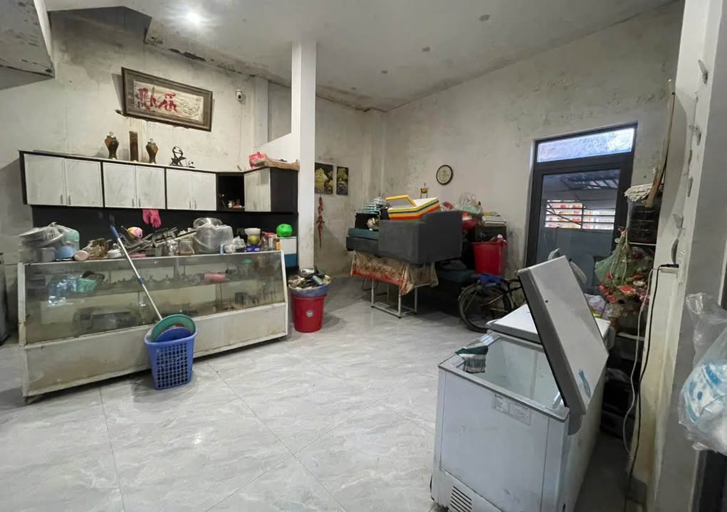 Nhà mặt tiền Thánh Gióng, Phú Xuân, Huế 80m² giá 3.7 tỷ - Đường rộng, tiện ích đầy đủ!