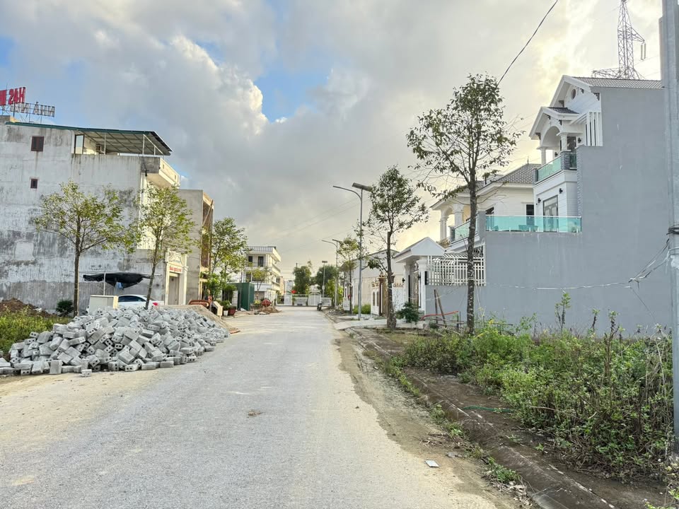 Đất nền Quán Lào Yên Định 155m² giá 2 tỷ - Vị trí đắc địa, tiện ích đầy đủ!