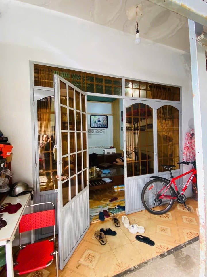 Nhà cho thuê nguyên căn Hẻm 102 Nguyễn Tất Thành, BMT 1PN giá 4 triệu/tháng - Sẵn sàng vào ở!