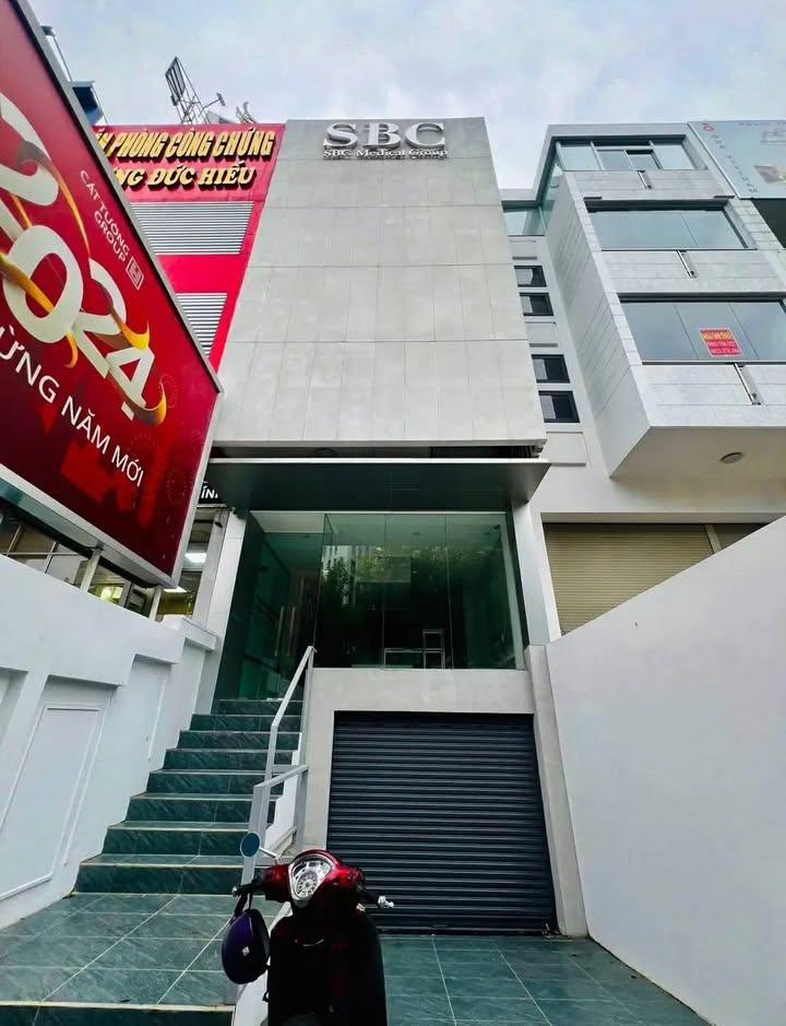 Cho thuê tòa nhà mặt tiền đường Nguyễn Văn Trỗi, Phú Nhuận 143m² - Vị trí đắc địa, nhận diện cao!