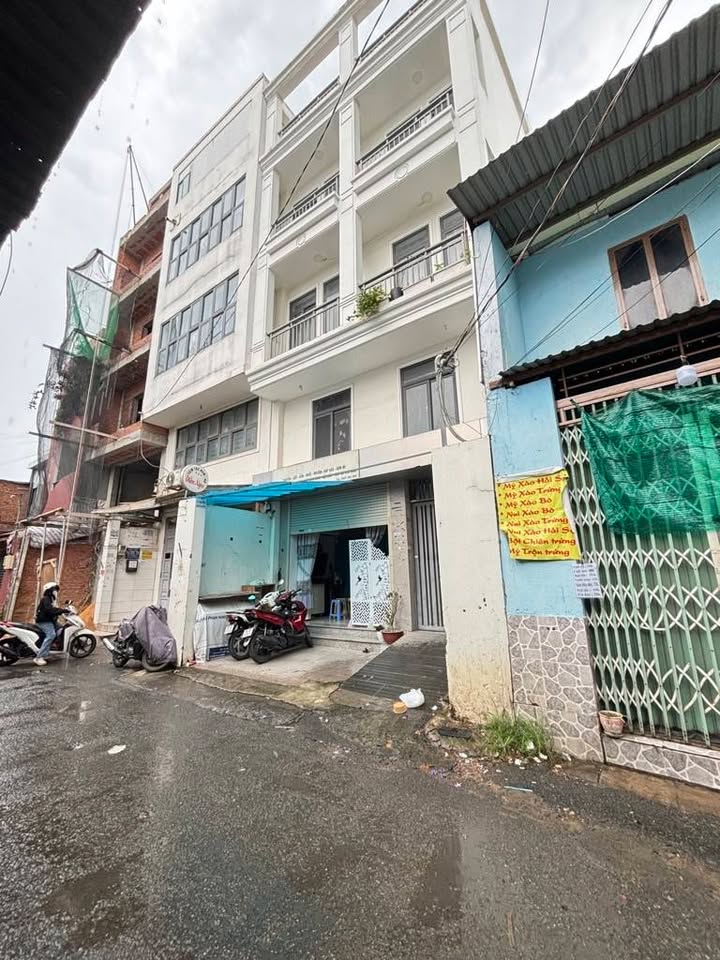 Mặt tiền FrontHouse Dương Quảng Hàm 140m² giá 18 tỷ - Xây mới 6 tầng!