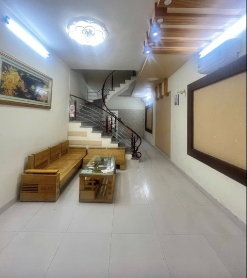 Nhà 3 tầng Xóm Trung, Văn Cao, Ngô Quyền 43m² giá 2.75 tỷ - Full đồ nội thất!