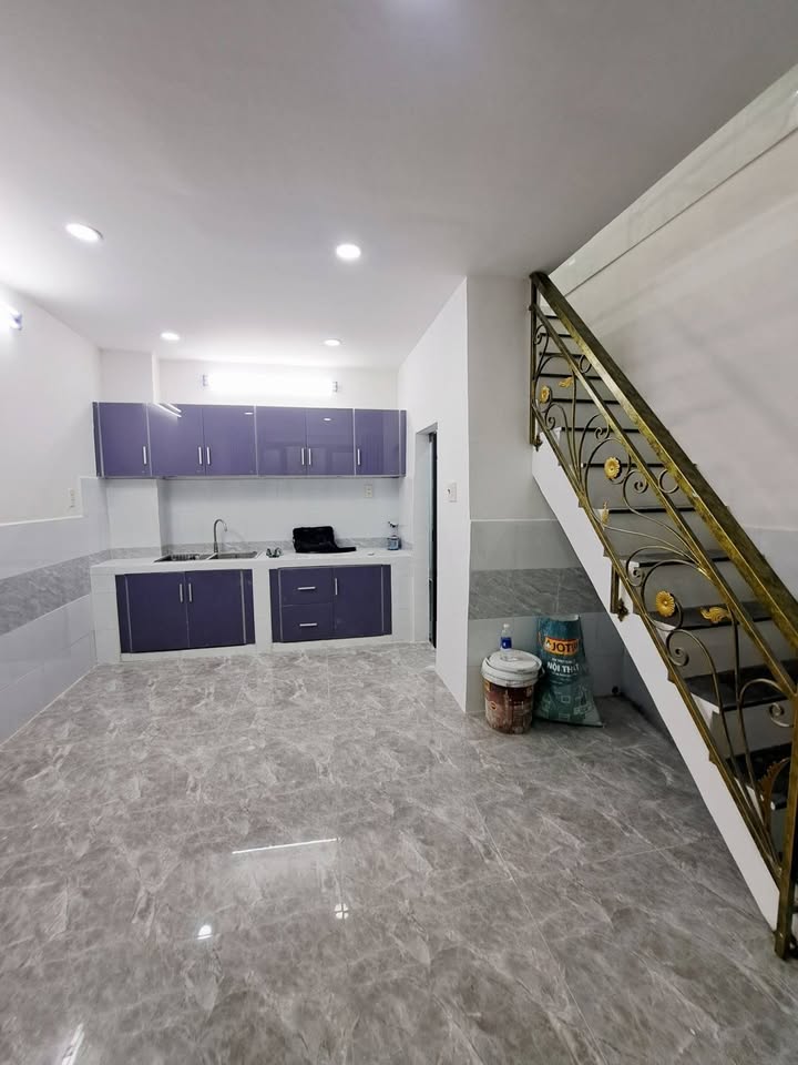 Nhà giá rẻ Bình Hưng Hòa A 18m² chỉ 2.42 tỷ - Gần công viên, vị trí đẹp!