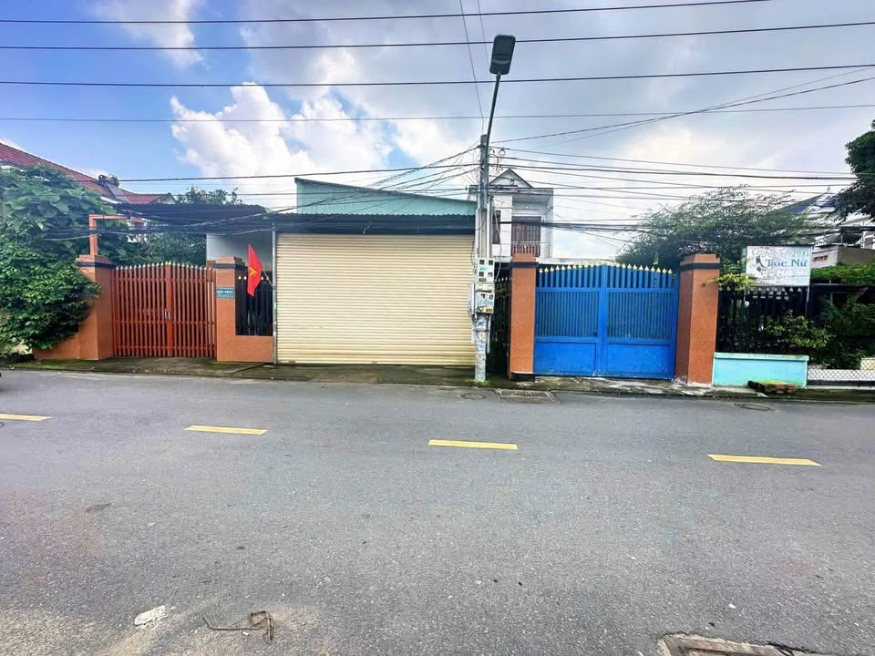 Đất nền Dĩ An 224m² giá 8 tỷ - Tặng nhà kho tiện ích cho bạn!