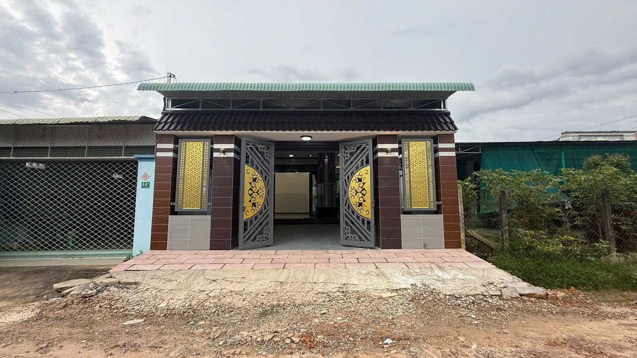 Nhà chữ L siêu rộng 210m² tại Ninh Thạnh, Tây Ninh giá 2.75 tỷ - Vị trí vàng đầu tư!